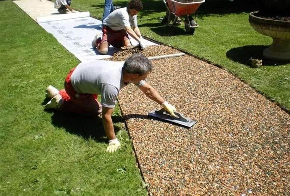 Colocación de una alfombra de piedra y sus etapas tecnológicas.