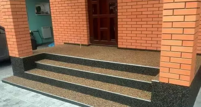 El resultado de colocar una alfombra de piedra con tus propias manos.